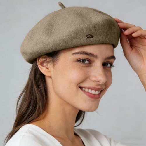 Classic French - Style Wool Beret with Metal Decoration - Solid Color Painters Hat - Ideal for Artists All Year Round - color: Oat Color